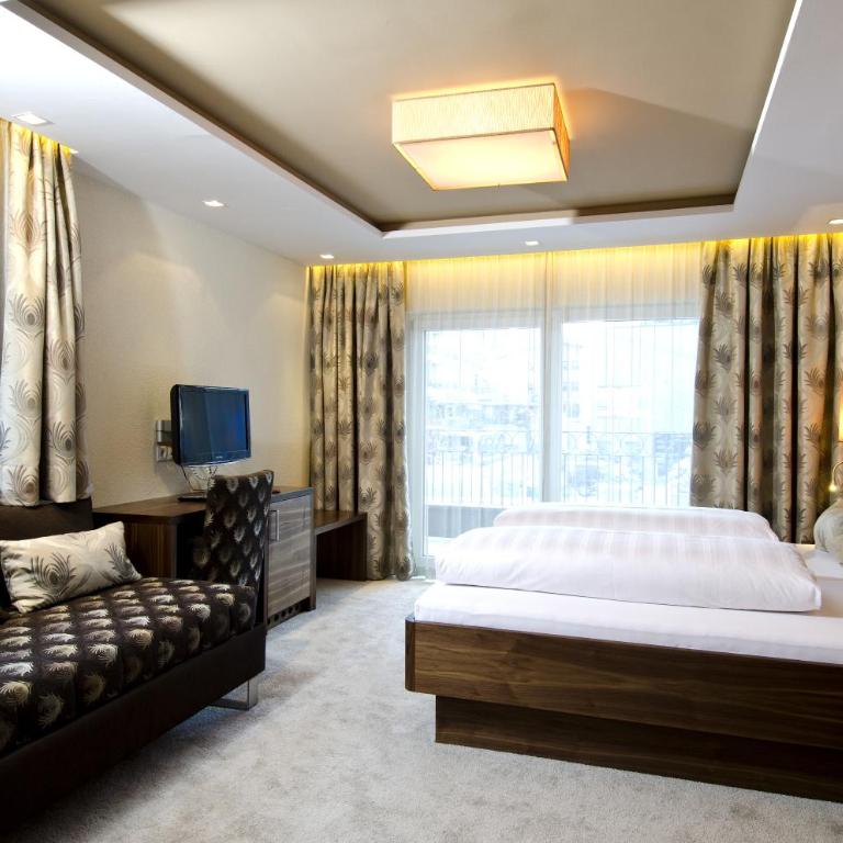 Hotel Garni Astoria - Comfort Doppelzimmer mit Balkon - 9