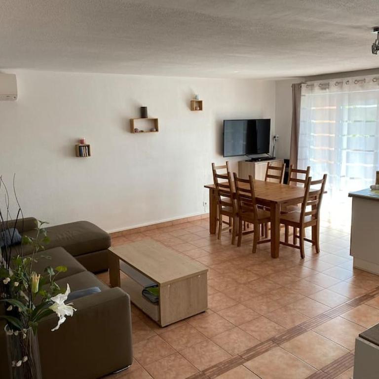 Coeur de Fréjus, L'AMPHITHÉÂTRE, appartement 3 pièces climatisé, terrasse, barbecue, piscine & parking - Apartment with Terrace - 6