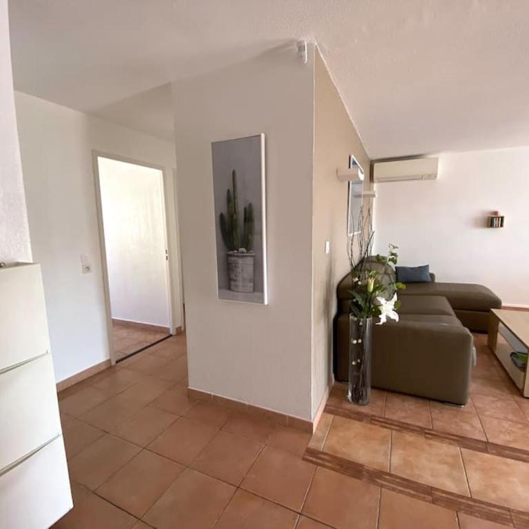 Coeur de Fréjus, L'AMPHITHÉÂTRE, appartement 3 pièces climatisé, terrasse, barbecue, piscine & parking - Apartment with Terrace - 12