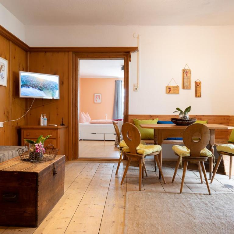 Absteige Innsbruck- Zentrale Ferienapartments - Apartment mit Balkon - 2