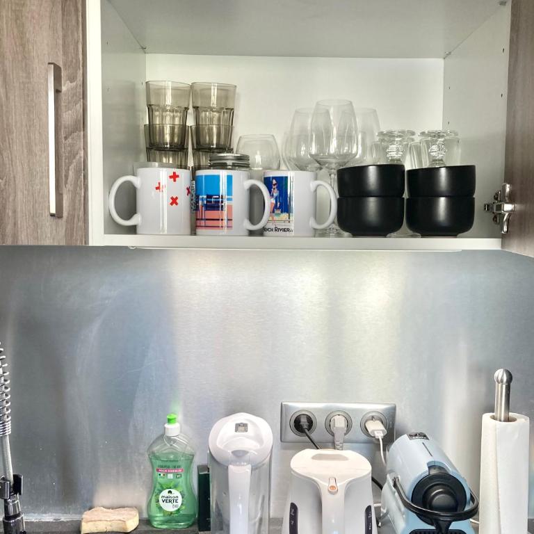 Only for female guests, shared homestay, Nice west cosy flat, balcony near airport train beach public transport supermarket - Studio - 10