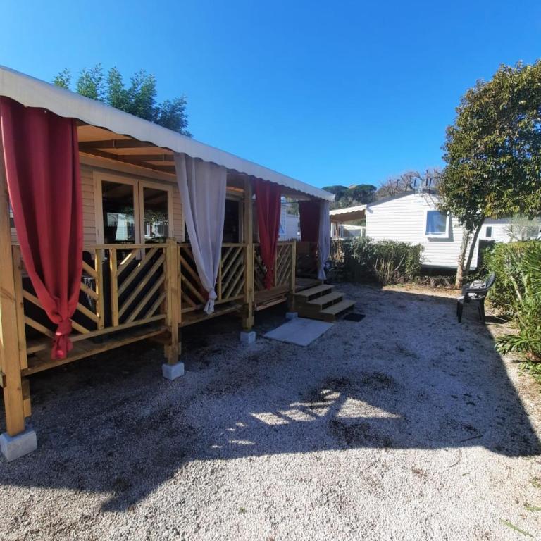 Grand mobilhome spacieux 8 places Fréjus avec piscine payante - Mobile Home - 5