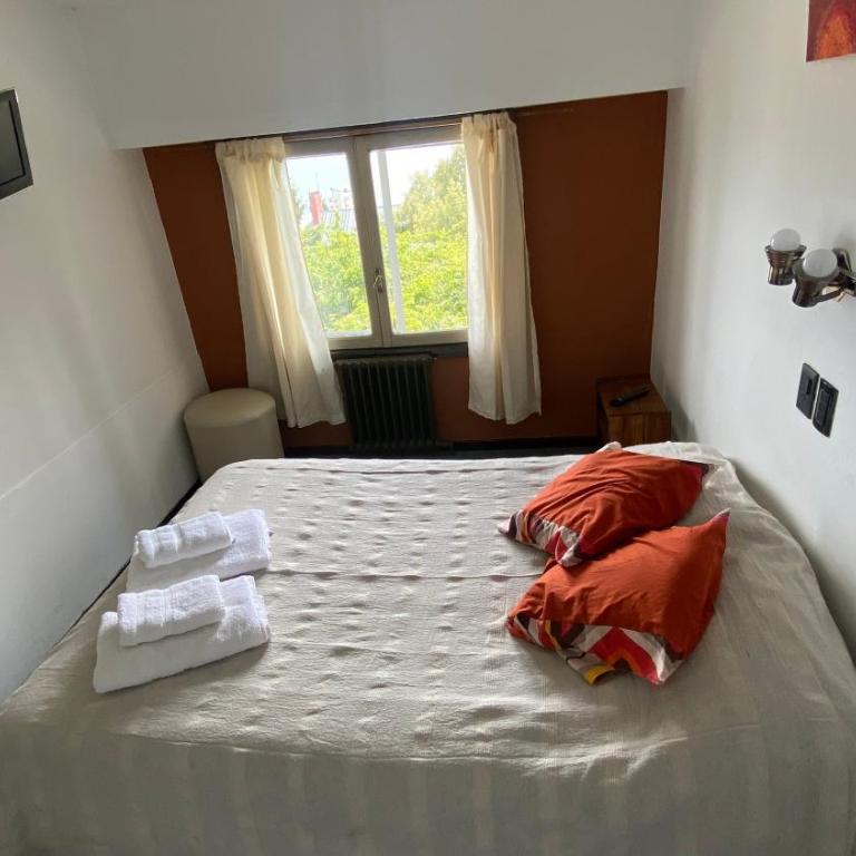 Hospedaje Los Alpes - Habitación Doble - 1