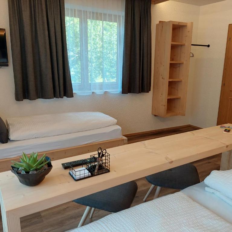 Haus Vilgrassa - Dreibettzimmer mit Balkon - 1