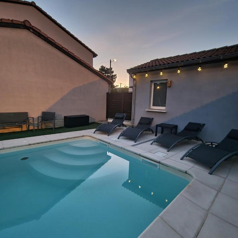 Maison individuelle avec sa piscine et son jacuzzi privés - Villa 3 Chambres - 6