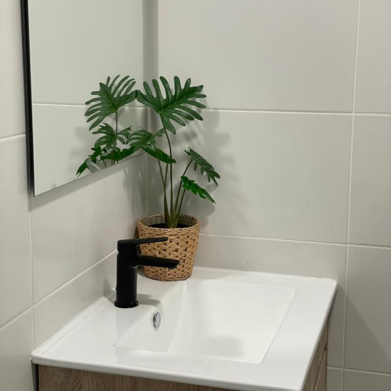 LUMINOSO APARTAMENTO RECIÉN REFORMADO - Three-Bedroom Apartment - 9