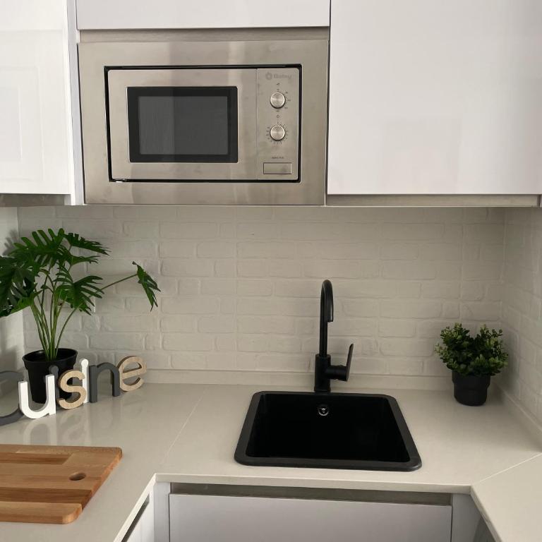 LUMINOSO APARTAMENTO RECIÉN REFORMADO - Three-Bedroom Apartment - 11