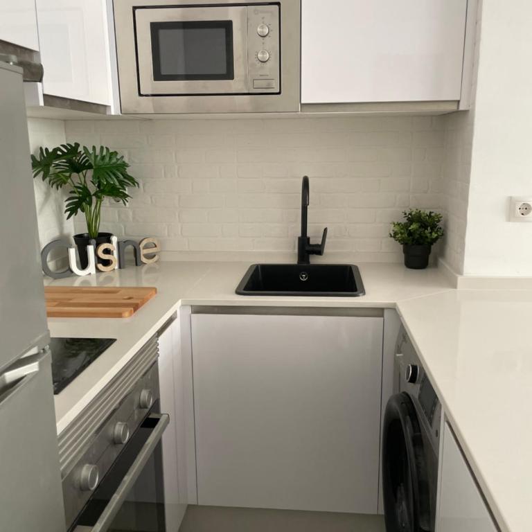 LUMINOSO APARTAMENTO RECIÉN REFORMADO - Three-Bedroom Apartment - 19