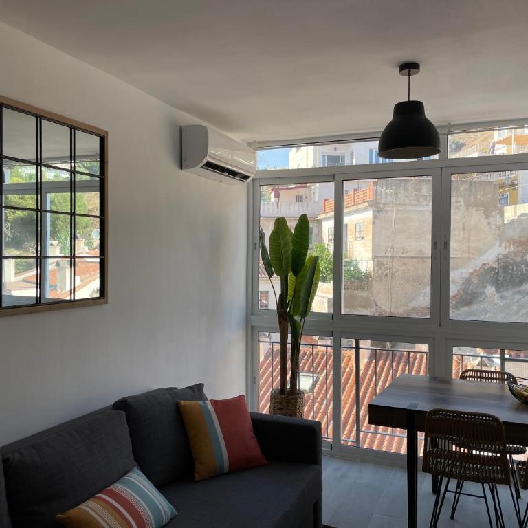 LUMINOSO APARTAMENTO RECIÉN REFORMADO - Three-Bedroom Apartment - 29