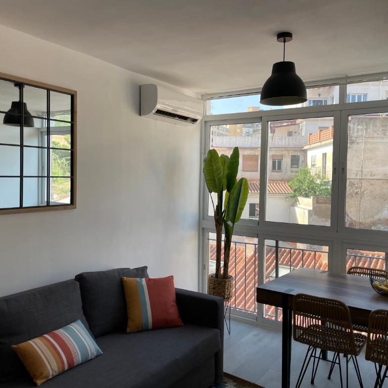 LUMINOSO APARTAMENTO RECIÉN REFORMADO - Three-Bedroom Apartment - 40