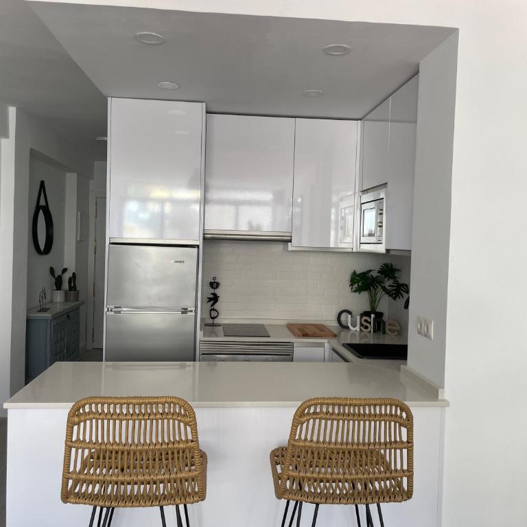 LUMINOSO APARTAMENTO RECIÉN REFORMADO - Three-Bedroom Apartment - 42