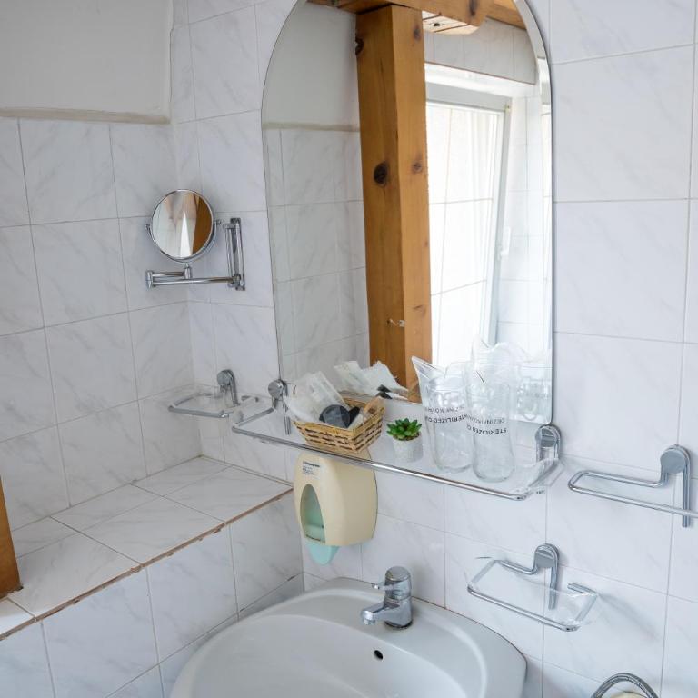 Garni Hotel Panorama Lux - Standardna Dvokrevetna Soba sa Bračnim Krevetom - 1