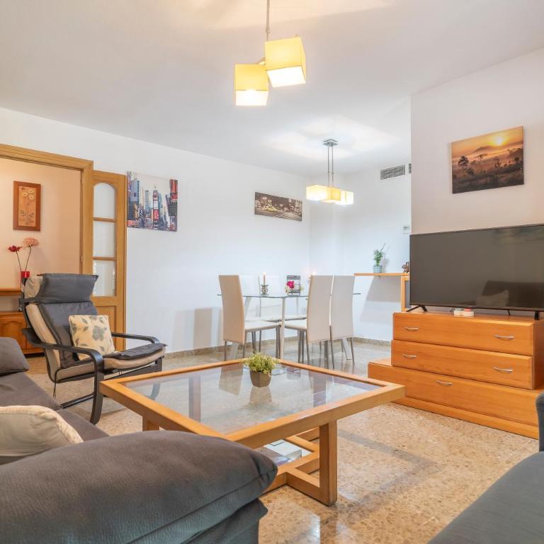 Amplio piso con 4 habitaciones para disfrutar de Málaga con parking gratuito - Apartment - 44