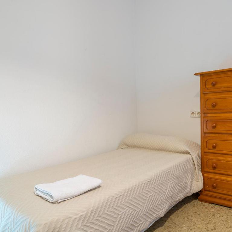 Amplio piso con 4 habitaciones para disfrutar de Málaga con parking gratuito - Apartment - 46