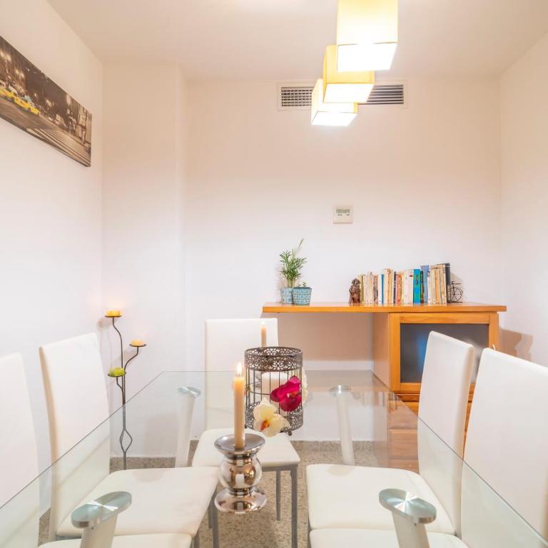 Amplio piso con 4 habitaciones para disfrutar de Málaga con parking gratuito - Apartment - 39