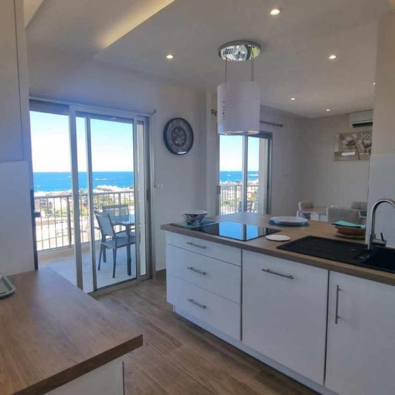LUXURY APPARTEMENT Vue MER PANORAMIQUE - Appartement - Vue sur Mer - 2