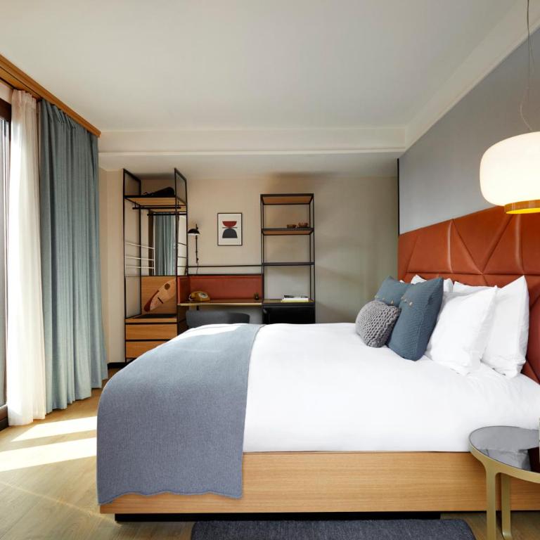 Kimpton Vividora Hotel by IHG - Premium King Room with Balcony - 5