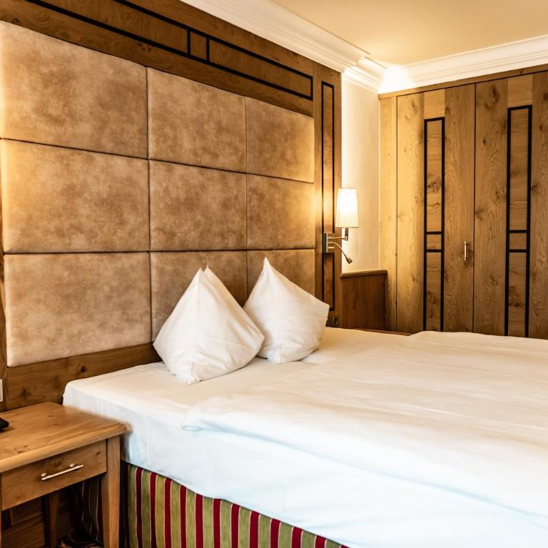Hotel Hubertushof - Doppelzimmer mit Straßenblick - 4
