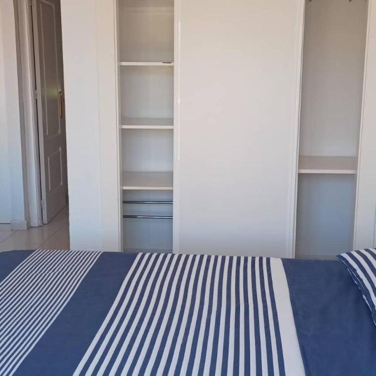 appartement climatisé deux chambres front de mer et piscine - Two-Bedroom Apartment - 13