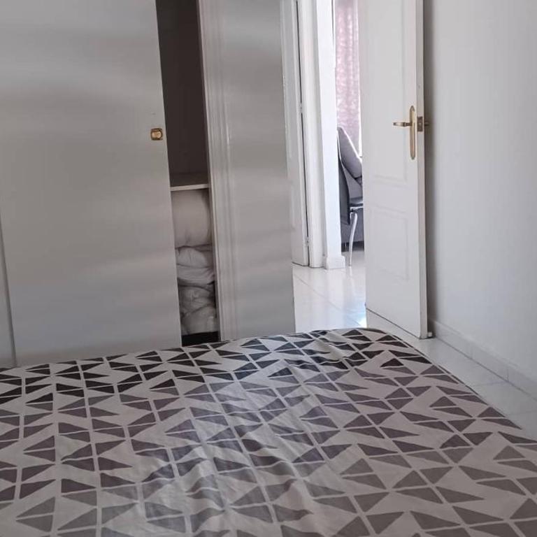 appartement climatisé deux chambres front de mer et piscine - Two-Bedroom Apartment - 16