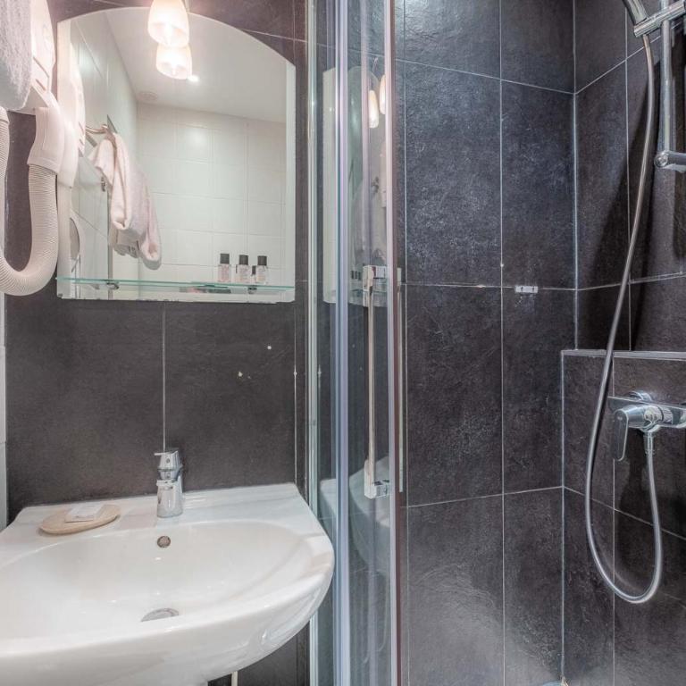 Hôtel de l'Avre - Standard Double Room - 4