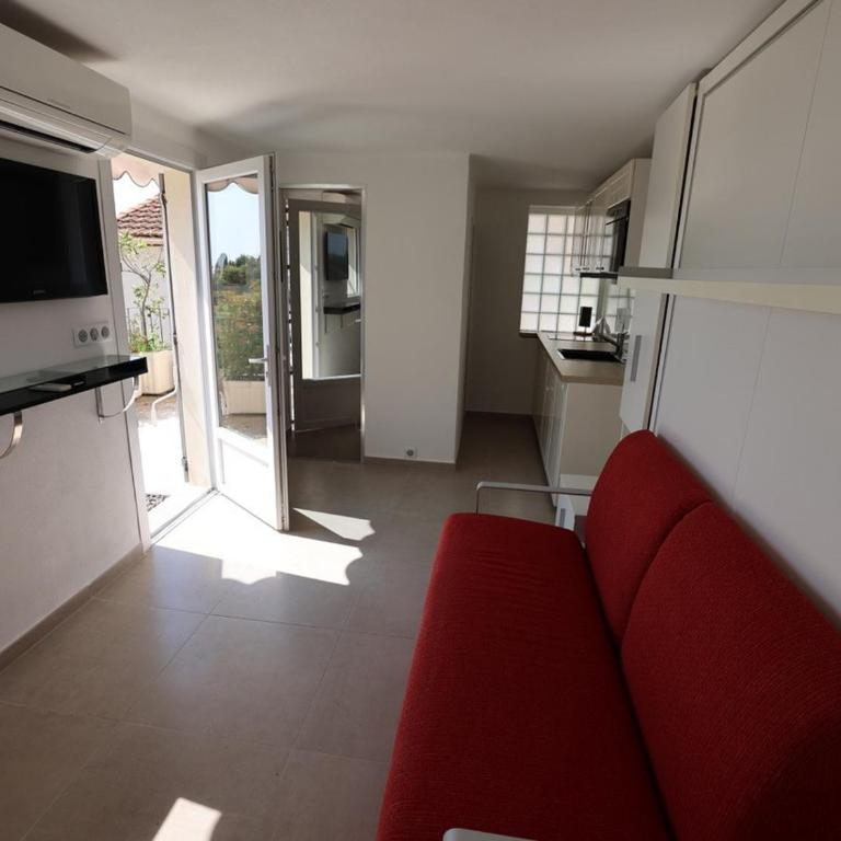 Charmant studio rénové avec terrasse, climatisation et WiFi gratuit - FR-1-196-166 - Studio - 3