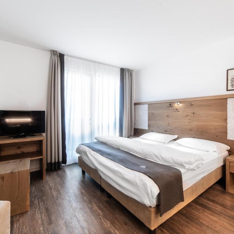 Hotel Montana - Zimmer mit Kingsize-Bett - 5