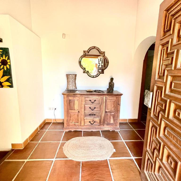 Villa de estilo español con jardín y piscina - Villa - 28
