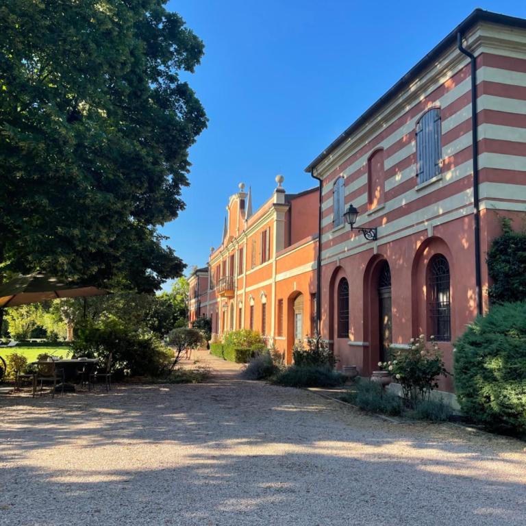 Villa Contessa Massari Ferrara - Three-Bedroom Apartment - 3