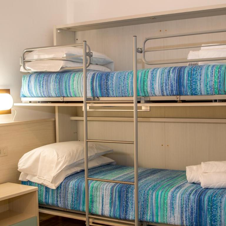 Regina Urban Beach Hotel - Camera Familiare con Balcone - 2