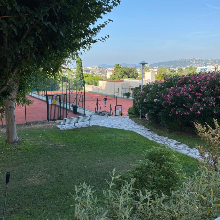 Appartement Juan-Les-Pins, 4 pieces, 80m2, Residence Luxe Piscine Tennis - Appartement 3 Chambres - 55
