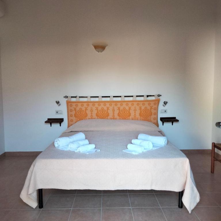Agriturismo i doni del mandorlo - Camera Matrimoniale con Bagno Privato - 4