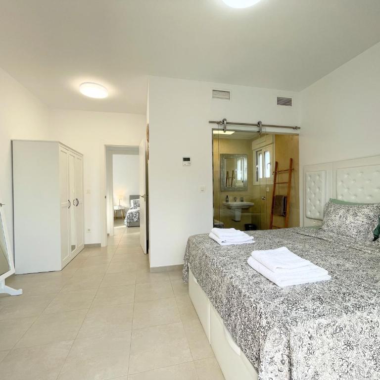 Perfect Getaway Villa - Villa with Private Pool - 8