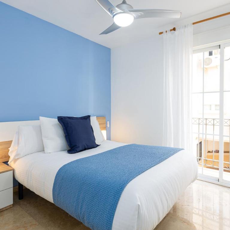 Holidays2Malaga Capuchinos French balconies, private parking, WiFi & Air con - Apartamento con balcón - 5
