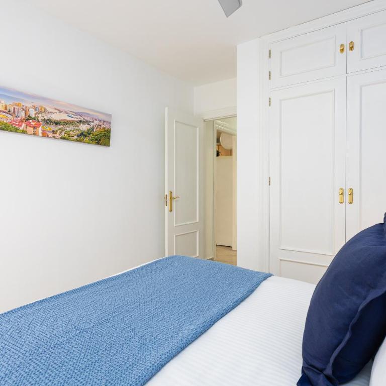 Holidays2Malaga Capuchinos French balconies, private parking, WiFi & Air con - Apartamento con balcón - 8