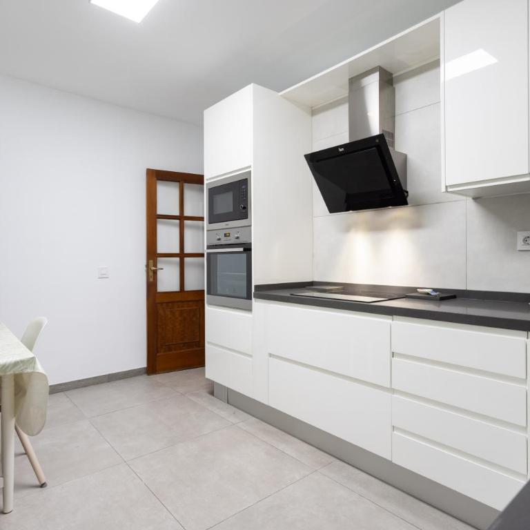 Home2Book Stylish & Roomy Santa Cruz City Center - Apartamento - 10