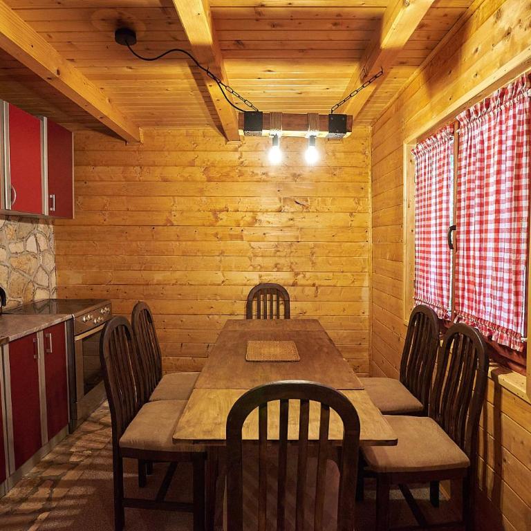 Country House Brijest - Vila sa Pogledom na Vrt - 8