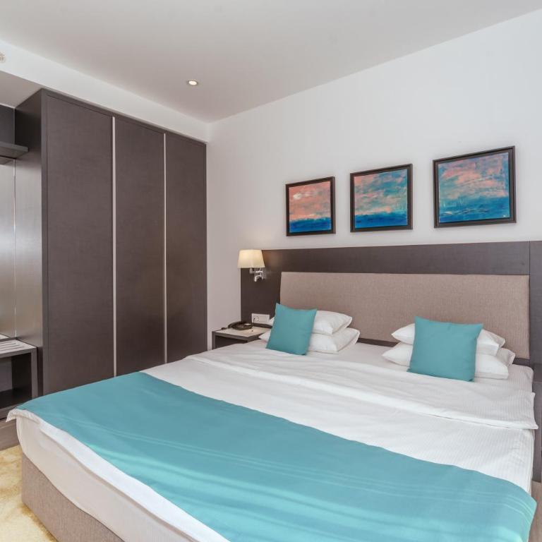 Hotel Eleven - Superior Double Room with Balcony - 5