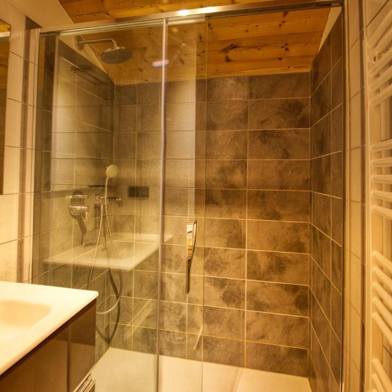 Chalet au pied des pistes, sauna et terrasse, pour 12 pers. - Chalet 3 Chambres - 8