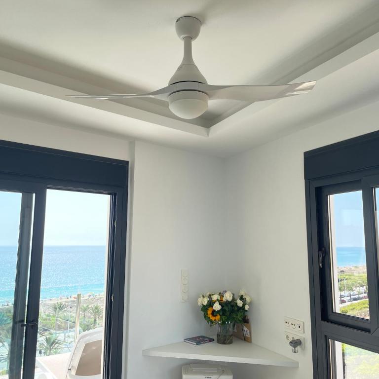 Great Views First Line Teleworkers and Families Unforgetable Apartment - Three-Bedroom Apartment - 12