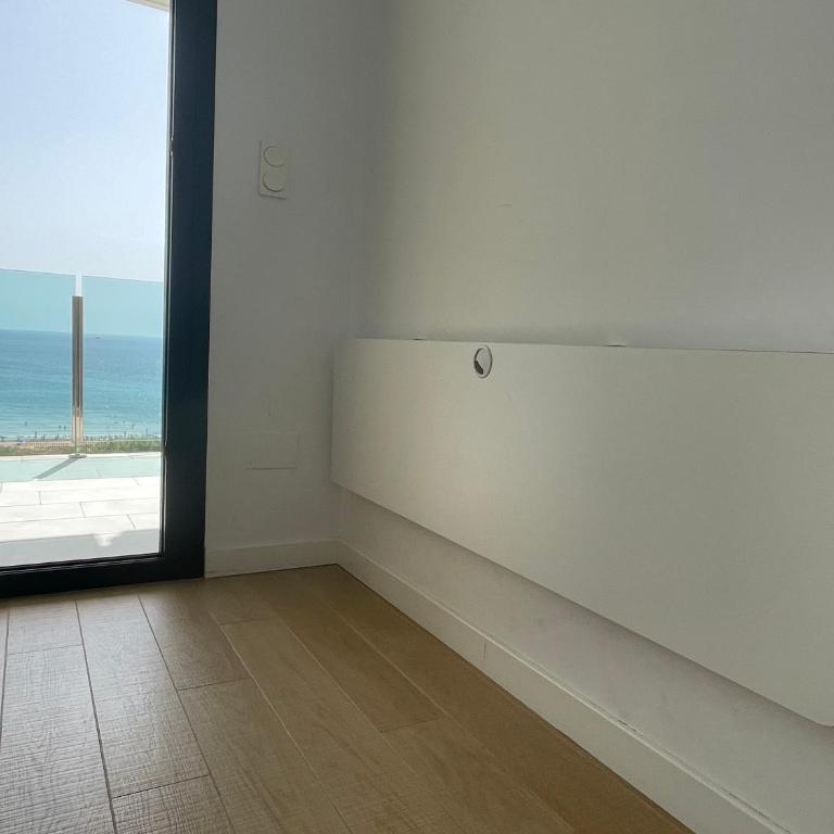 Great Views First Line Teleworkers and Families Unforgetable Apartment - Three-Bedroom Apartment - 10