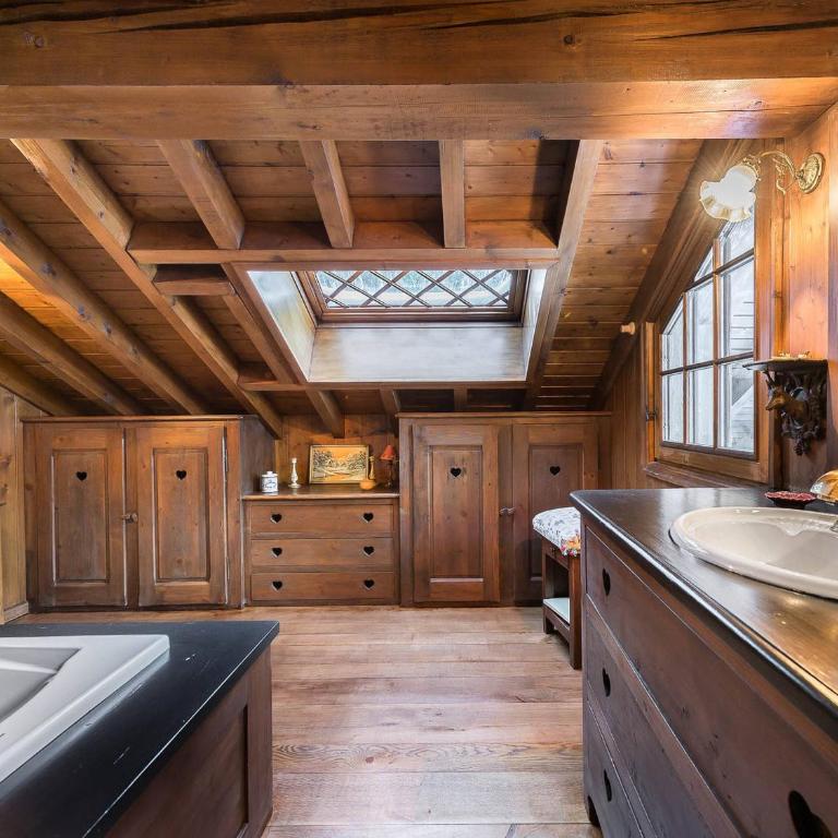 Chalet authentique et spacieux avec jacuzzi et hammam, près du centre de Méribel - FR-1-565-40 - Chalet (Capacité de 14 Adultes) - 8