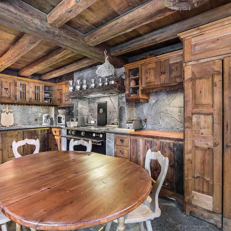 Chalet authentique et spacieux avec jacuzzi et hammam, près du centre de Méribel - FR-1-565-40 - Chalet (Capacité de 14 Adultes) - 13
