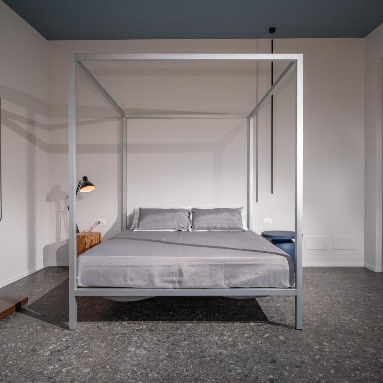 BED 10.5 - DESIGN SUITE - King Room with Balcony - 7
