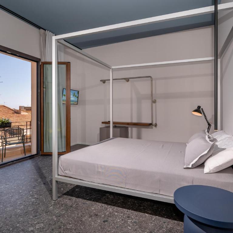 BED 10.5 - DESIGN SUITE - King Room with Balcony - 5