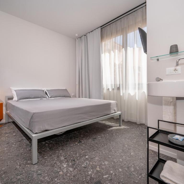 BED 10.5 - DESIGN SUITE - Small Double Room - 2