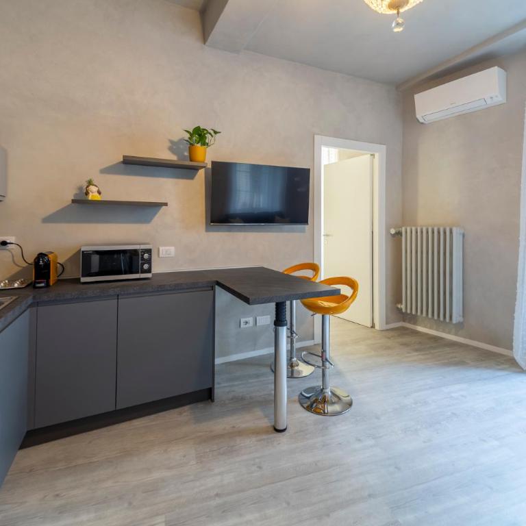 Parma Central Apartments - Appartamento con Balcone - Borgo della Posta 1 - 4