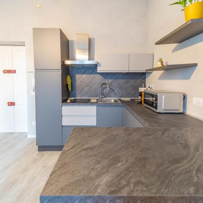 Parma Central Apartments - Appartamento con Balcone - Borgo della Posta 1 - 5