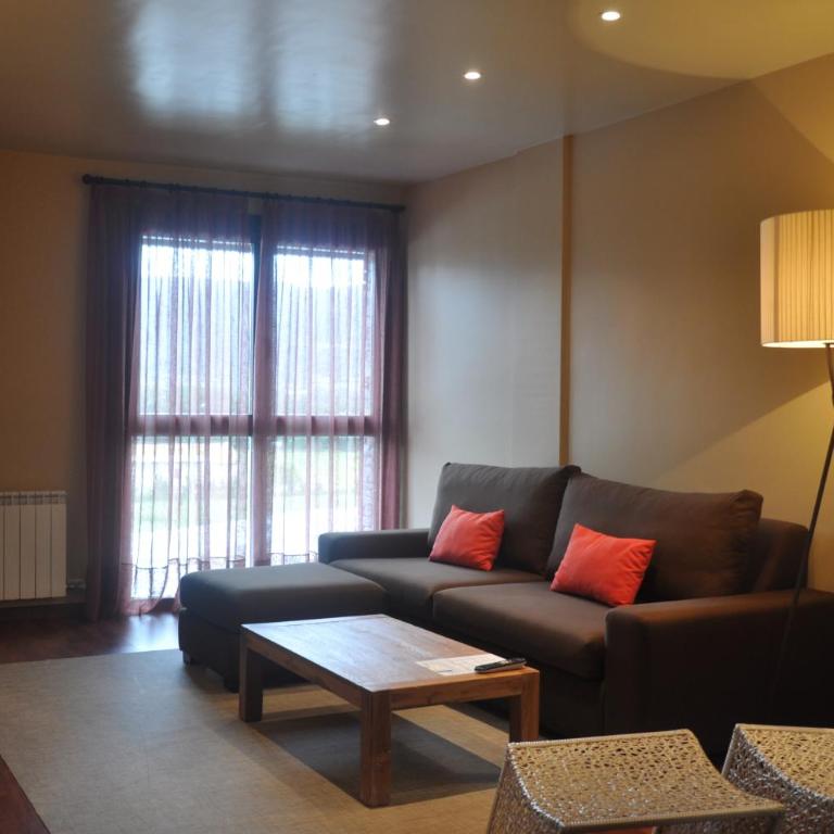 Apartaments Turístics Puigcerdà - La Closa - Deluxe Duplex Apartment (6 Adults) - 3