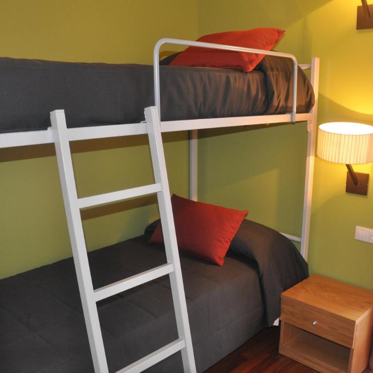 Apartaments Turístics Puigcerdà - La Closa - Two-Bedroom Apartment with Bunk Beds (4 Adults) - 13